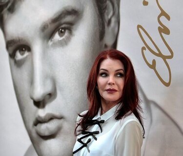 Recaudan cerca de $1 millón en subasta de recuerdos de Elvis