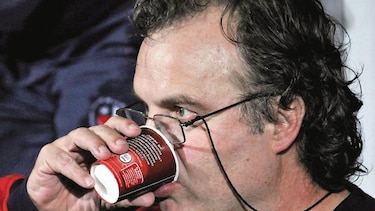 Afirman que Bielsa dirigiría al Leeds en el fútbol inglés