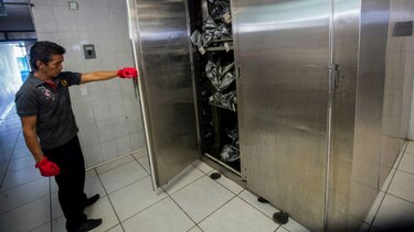 En la calurosa Acapulco, los cadáveres saturan las neveras de la morgue