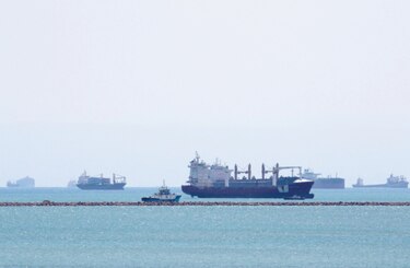Bloqueo del canal de Suez deja pérdidas millonarias