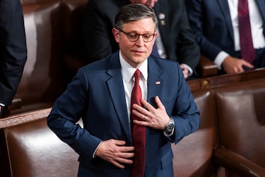Mike Johnson se convierte en presidente de la Cámara de Representantes de Estados Unidos ‘in extremis’