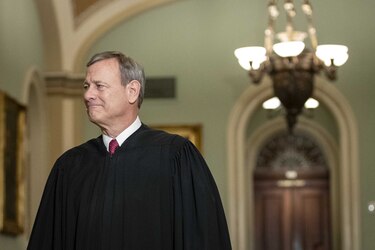 Senadores estadounidenses encargados de juzgar a Trump prestan juramento