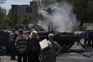 Gobierno de Kiev dipuesto a dialogar, pero 'no con terroristas'