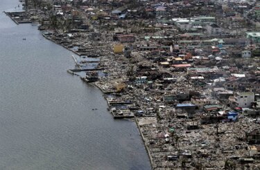 Aumenta a 3 millones número de desplazados por tifón de Filipinas