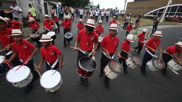 Desfile cívico para conmemorar los 497 años de fundación de la ciudad de Panamá