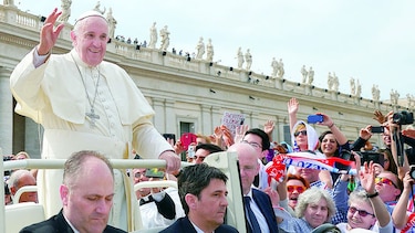 El papa abre la puerta a los divorciados vueltos a casar