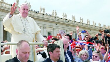 El papa abre la puerta a los divorciados vueltos a casar