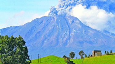 Chile reduce alerta por volcán Calbuco de roja a naranja