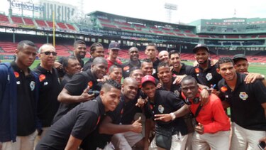 La Sele visita el estadio de los Medias Rojas de Boston