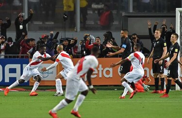 Perú vuelve a un Mundial después de 36 años al vencer 2-0 a Nueva Zelanda