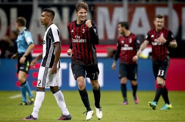 Milan vence 1-0 al Juventus y asciende a la segunda posición