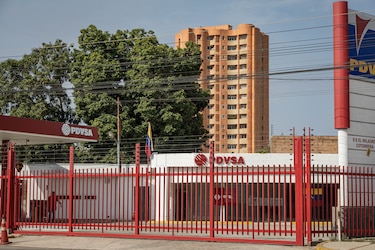 Trump revoca permisos de petroleras que exportan crudo venezolano