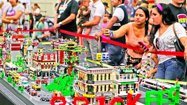 LA FIESTA DE BLOQUES LEGO
