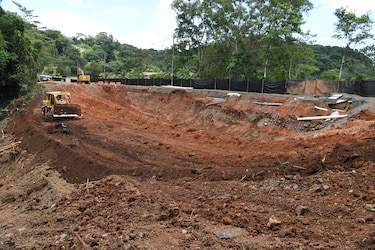 Cansancio y pérdidas en El Guarumal: la comunidad que camina kilómetros por el cierre de la Transístmica