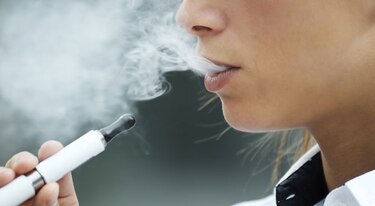 Cigarro electrónico podría aumentar riesgos de cáncer y males cardíacos
