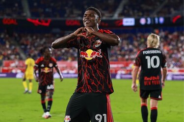 Mijahir Jiménez firma un doblete histórico en su primera titularidad con New York Red Bulls