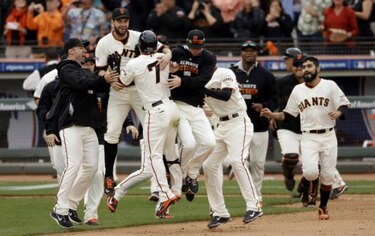 Gigantes vencen a Cardenales y se van arriba en la serie de campeonato
