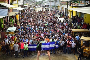 Migrantes prometen reagrupar caravana y seguir hacia EU