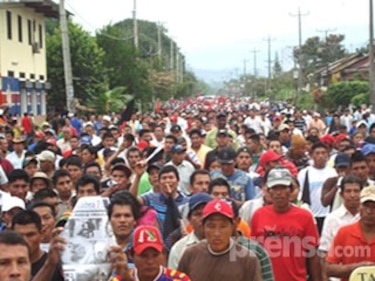 Sindicalistas marchan en Changuinola contra la Ley 30