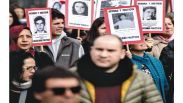 Pinochet divide a los chilenos, tras 46 años del inicio de su dictadura