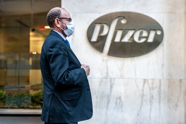 CEO de Pfizer vendió acciones por $5.6 millones el día del anuncio de la vacuna contra Covid-19