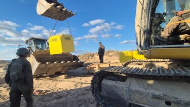 La investigación que muestra cómo Israel controla en Gaza territorio más allá de la línea amarilla, el límite acordado en el cese el fuego