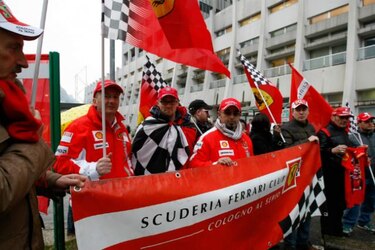 Schumacher llevaba una cámara en el casco de esquiar