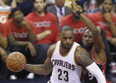 LeBron James y Cavaliers siguen perfectos en la postemporada