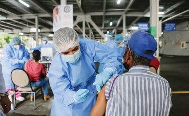 Panamá tiene 54.6 %  de la población con una dosis de la vacuna; se unen hospitales privados a la vacunación  