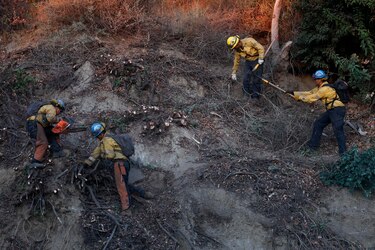 Un nuevo incendio amenaza Los Ángeles tras días de avances por los devastadores fuegos