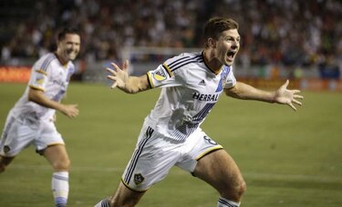 Steven Gerrard anuncia su adiós al fútbol