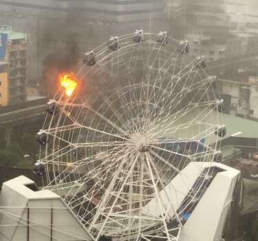 Se incendia rueda de la fortuna en Bangkok