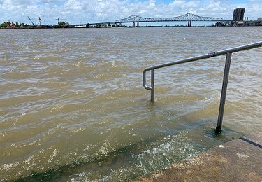 Nueva Orleans se prepara para una fortalecida tormenta Barry