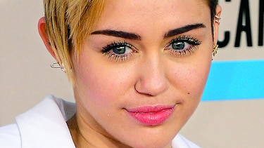 Miley Cyrus, a cargo de serie dirigida por Allen