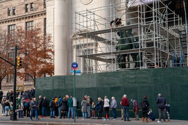 Polémica estatua de Theodore Roosevelt a punto de ser retirada en Nueva York