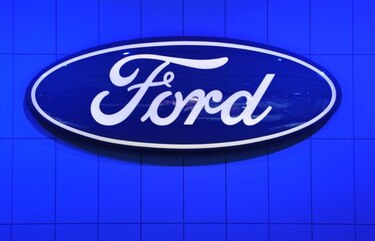 Ford llama a revisión 1.4 millón de vehículos