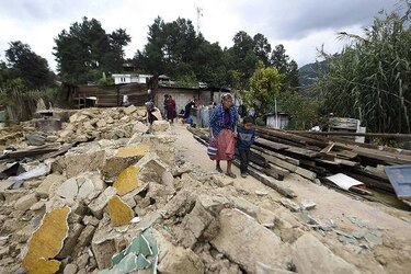 Declaran alerta roja en zona afectada por terremoto en Guatemala