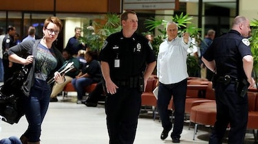 Muere el hombre que atacó con machete a agentes de aeropuerto de Nueva Orleans