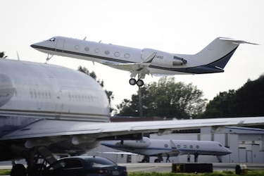 El cadaver de Whitney Houston viaja en jet privado a Nueva Jersey