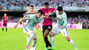 Man U pega primero en España