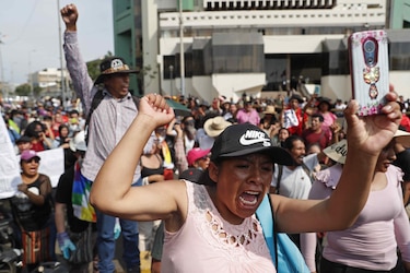 Decenas de detenidos en el campus universitario de Lima siguen retenidos