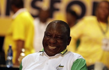 Vicepresidente sudafricano Cyril Ramaphosa es electo líder del partido gobernante