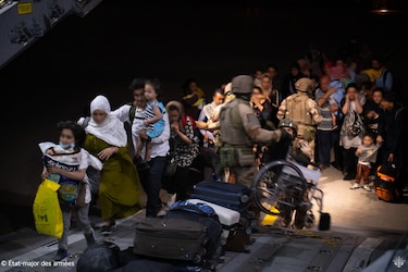 Más de 100,000 evacuados de Afganistán desde el 14 de agosto
