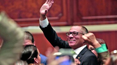 Despojan de funciones a vicepresidente de Ecuador