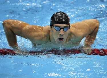 Michael Phelps deja el retiro y vuelve a la acción
