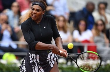 Novak Djokovic y Serena Williams avanzan a la tercera ronda