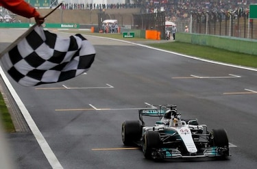 Hamilton gana su quinto Gran Premio de China; Vettel termina segundo