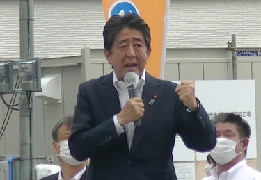 El exprimer ministro japonés Shinzo Abe fue asesinado en pleno mitin 