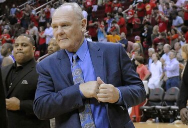 Kings despiden al técnico George Karl