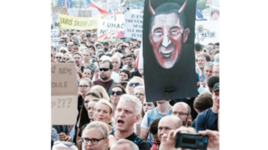 Manifestantes en Praga piden renuncia del primer ministro